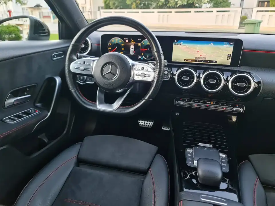 Mercedes-Benz A 180 d AMG Line – poza 4