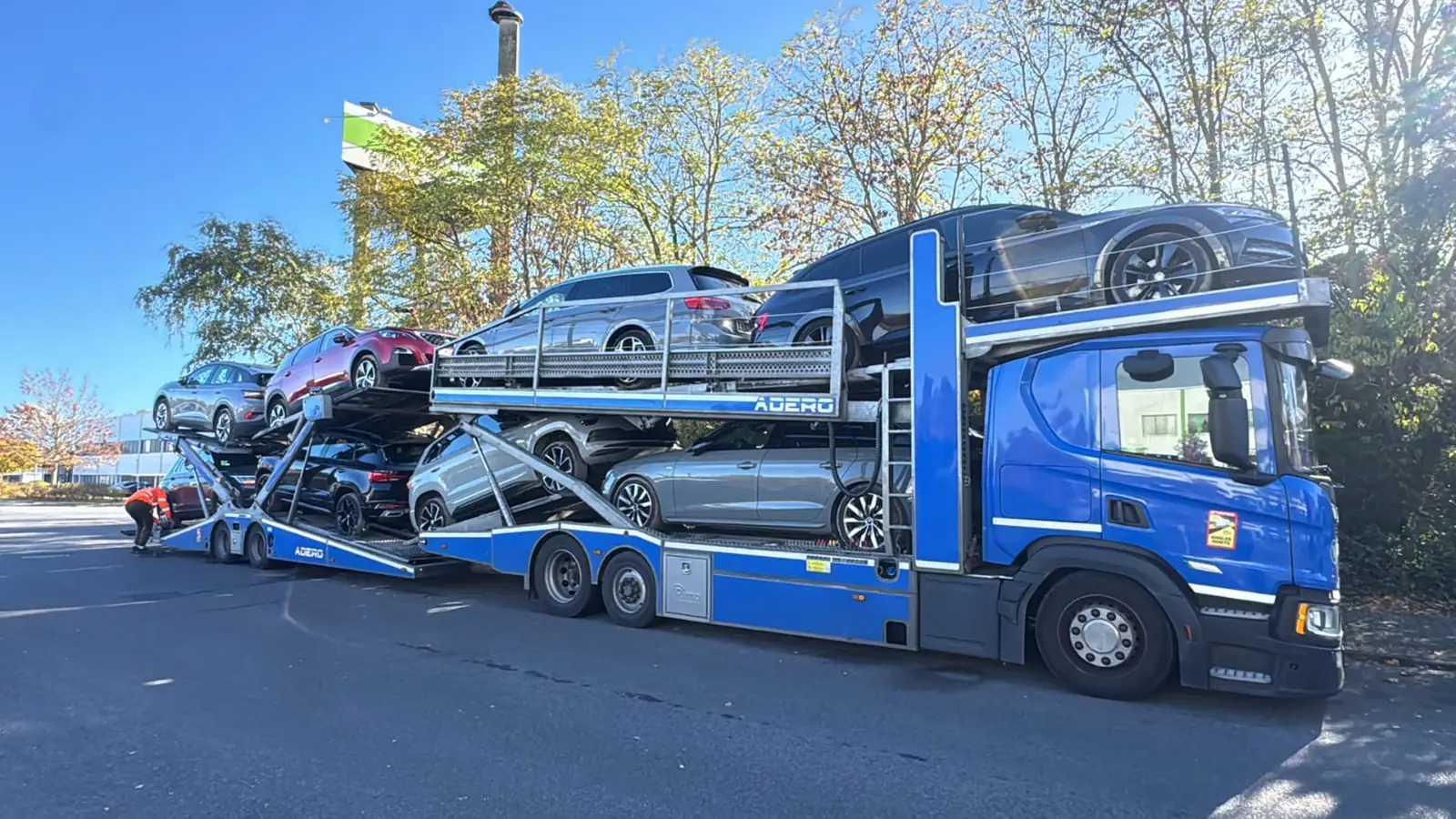 Camion cu mașini aduse din Germania pentru ONE Autorulate